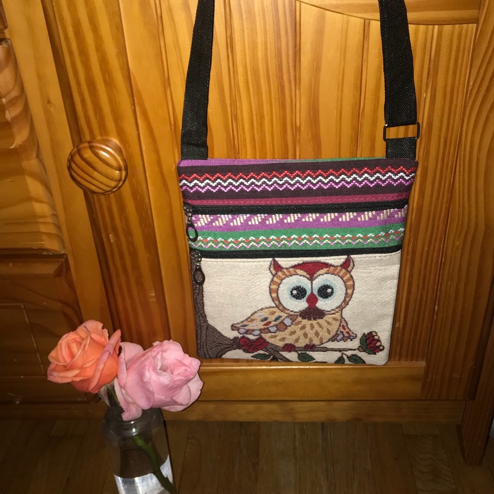 Owl crossbody bag with adjustable strap